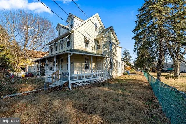 $2,400 | 606 Spruce Street, Delanco, NJ 08075
