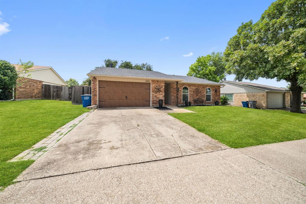 622 Roaming Rd Drive Allen, TX 75002 - Photo 2 of 27 a front view of house with yard and green space