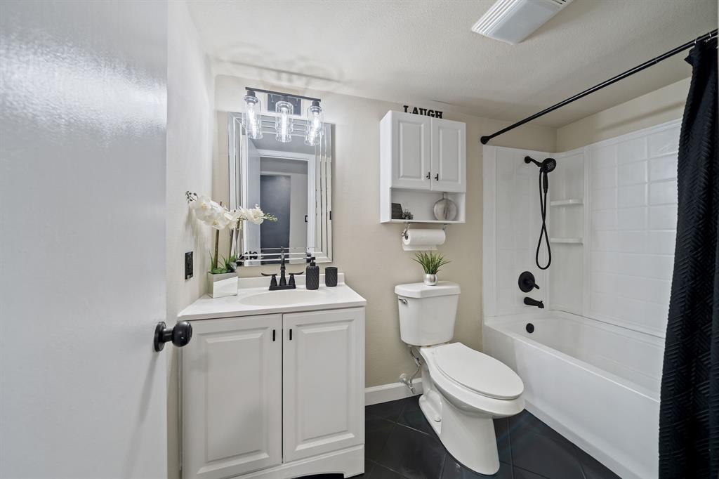 622 Roaming Rd Drive Allen, TX 75002 - Photo 21 of 27 a bathroom with a sink a toilet and shower