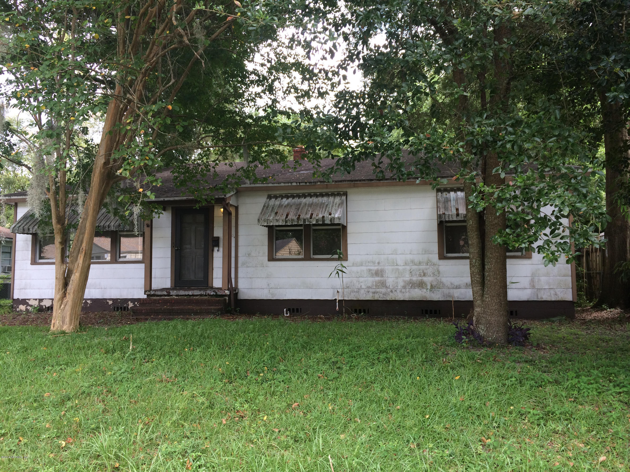 1793 Planters Road Jacksonville, FL 32207 - Photo 1 of 5 a view of a house with a yard and a large tree
