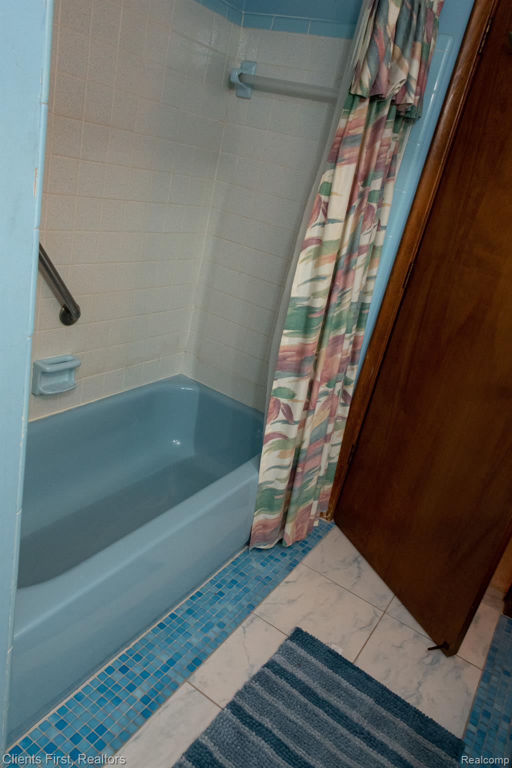 23000 Inkster Road Southfield, MI 48033 - Photo 20 of 24 Main bath