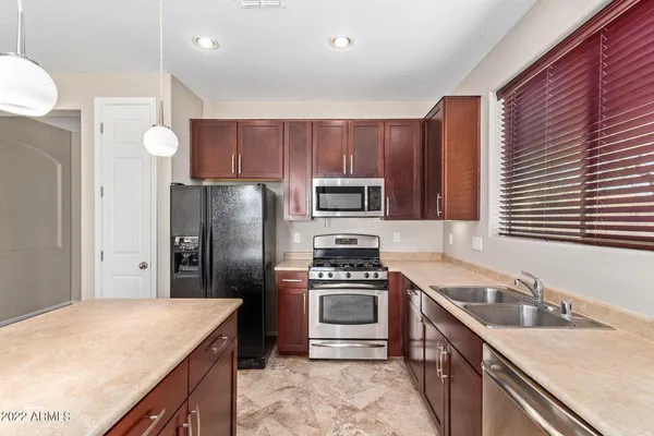 $2,150 | 15465 West Glenrosa Avenue, Goodyear, AZ 85395