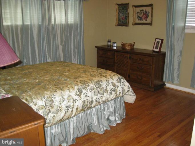 1204 Edgemont Road Towson, MD 21286 - Photo 11 of 25 Gleaming Hardwoods!!