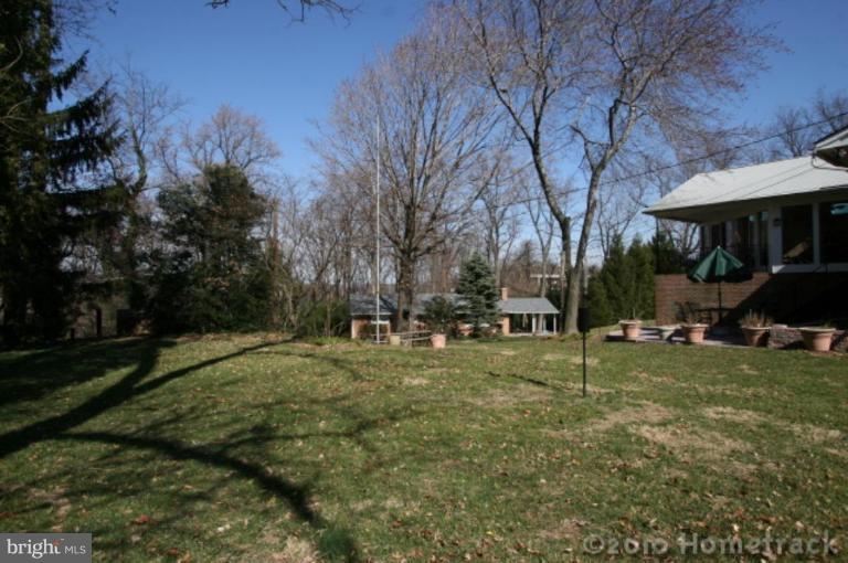 1204 Edgemont Road Towson, MD 21286 - Photo 18 of 25 Extra Parcel, Makes Yard LARGER!