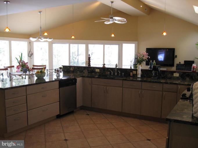 1204 Edgemont Road Towson, MD 21286 - Photo 3 of 25 GOURMET KITCHEN