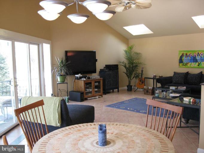 1204 Edgemont Road Towson, MD 21286 - Photo 5 of 25 BRAKFAST AREA