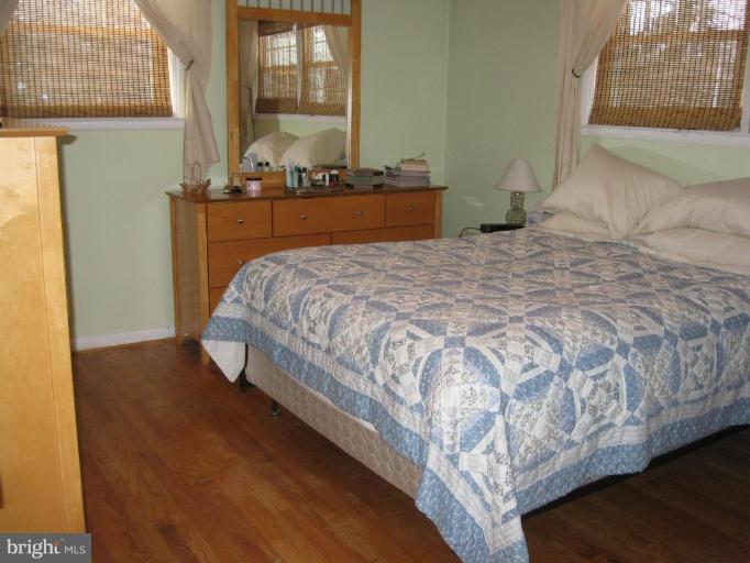 1204 Edgemont Road Towson, MD 21286 - Photo 10 of 25 GLEAMING HARDWOODS!