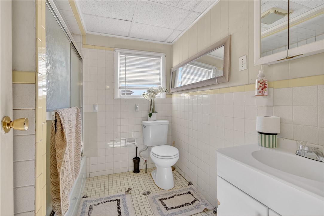 108 Sumner Avenue Central Falls, RI 02863 - Photo 16 of 39