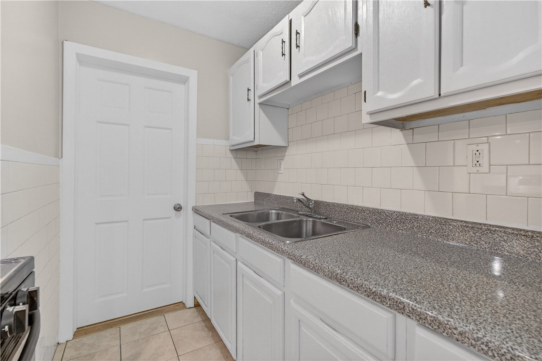 108 Sumner Avenue Central Falls, RI 02863 - Photo 27 of 39