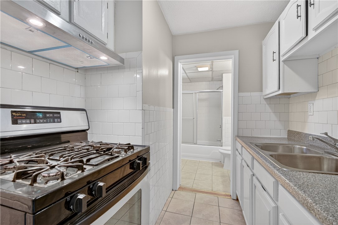 108 Sumner Avenue Central Falls, RI 02863 - Photo 28 of 39