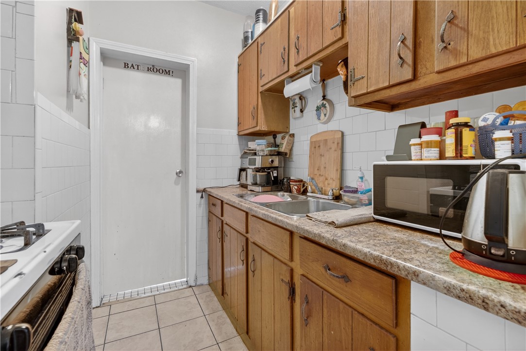 108 Sumner Avenue Central Falls, RI 02863 - Photo 10 of 39
