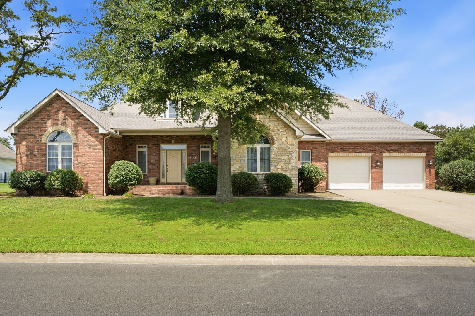 1104 Daybreak Drive Marion, IL 62959 - Photo 2 of 37 Gallery Image 2