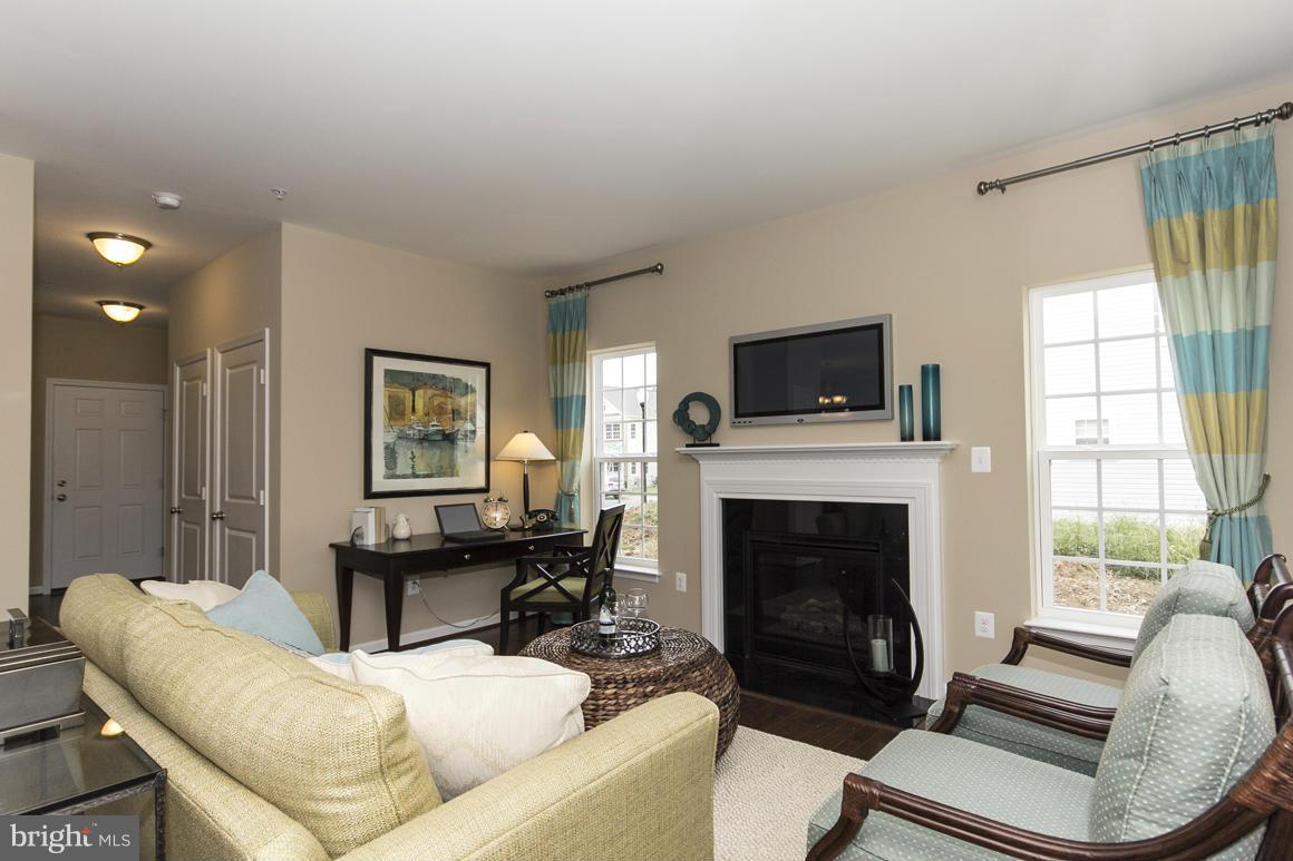 1646 Renaissance Drive Baltimore, MD 21221 - Photo 12 of 30 Family Room
