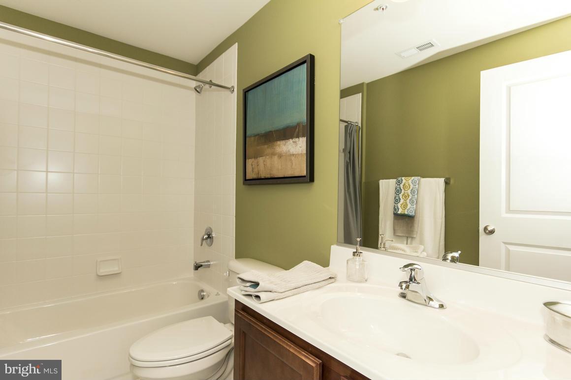 1646 Renaissance Drive Baltimore, MD 21221 - Photo 25 of 30 Bath