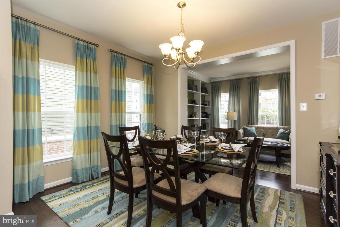 1646 Renaissance Drive Baltimore, MD 21221 - Photo 8 of 30 Dining Room