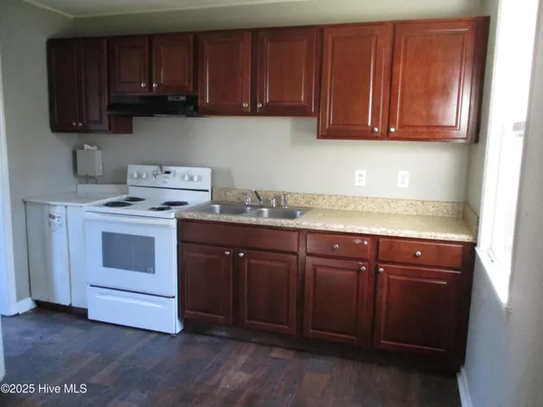 $897 | 1223 Davis Street, Jacksonville, NC 28540