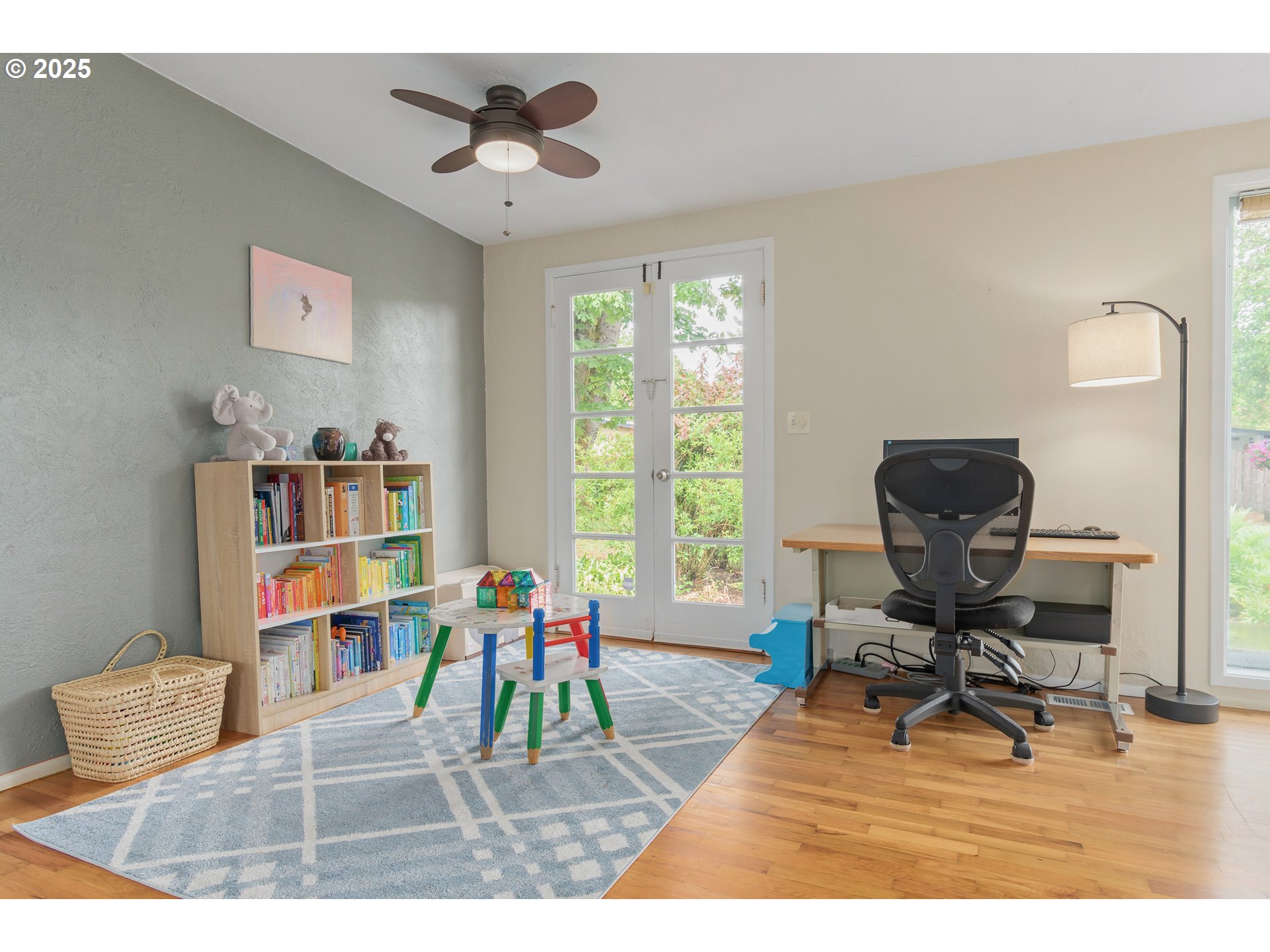 3417 Harlow Road Eugene, OR 97401 - Photo 28 of 40 a living room with furniture and a window