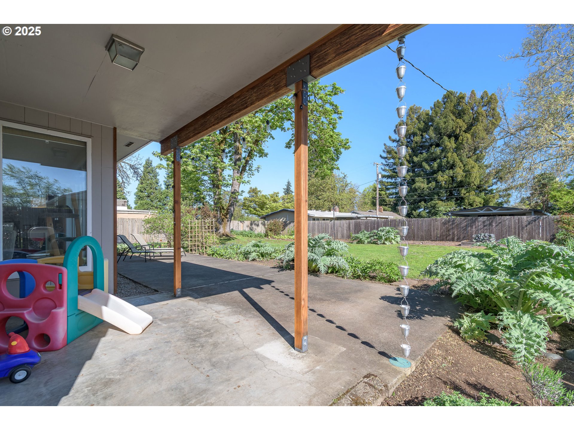 3417 Harlow Road Eugene, OR 97401 - Photo 33 of 40 a view of backyard with green space