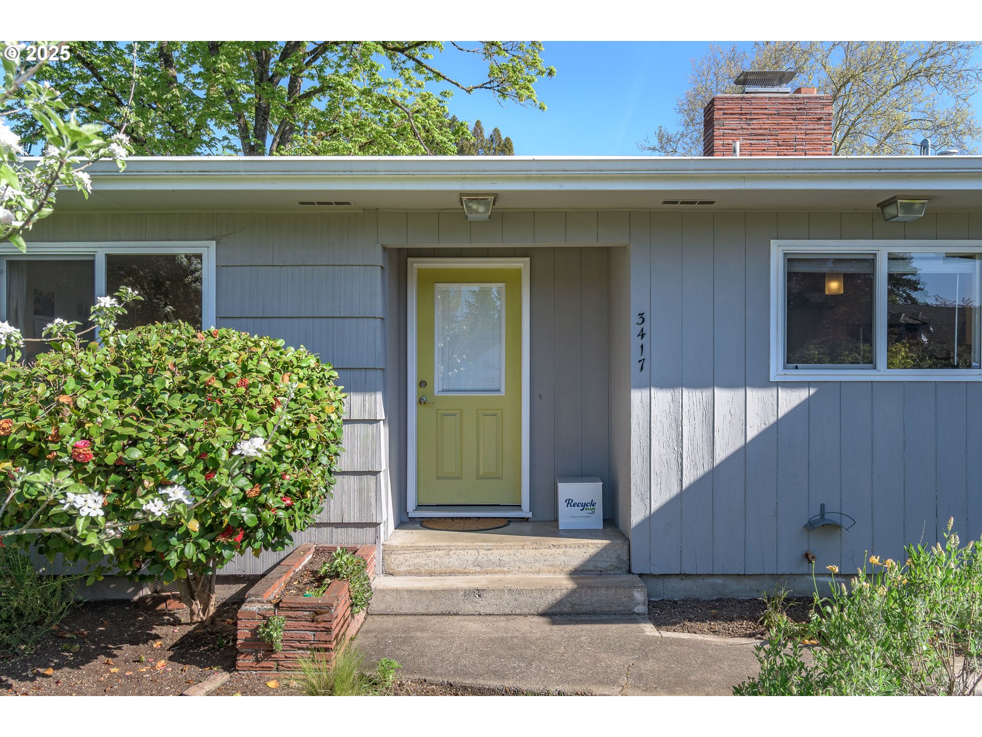 3417 Harlow Road Eugene, OR 97401 - Photo 4 of 40 a house with a outdoor space