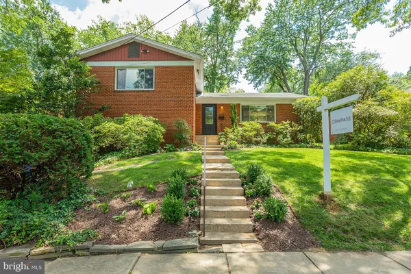 $945,000 | 3910 Montrose Driveway, Chevy Chase, MD 20815