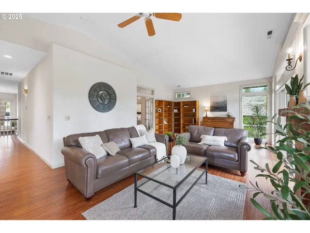 $889,900 | 690 North Shepherd Road, Washougal, WA 98671