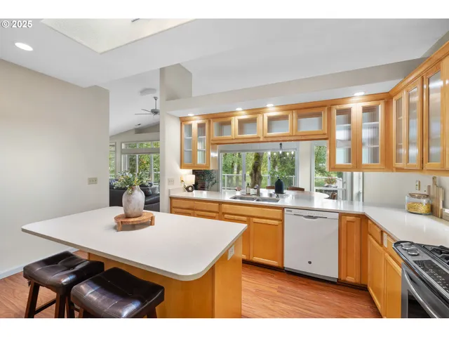 $889,900 | 690 North Shepherd Road, Washougal, WA 98671