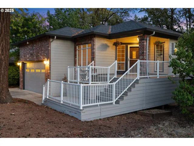 $889,900 | 690 North Shepherd Road, Washougal, WA 98671