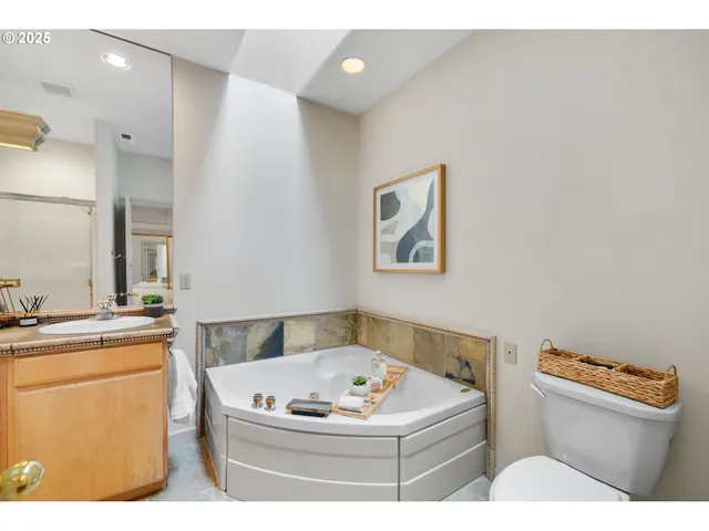 $889,900 | 690 North Shepherd Road, Washougal, WA 98671