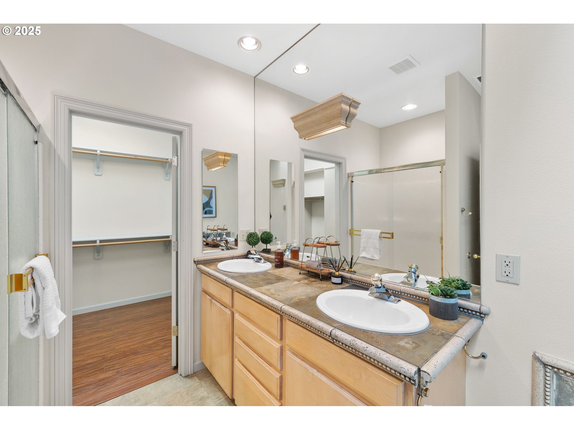 690 North Shepherd Road Washougal, WA 98671 - Photo 25 of 38 a bathroom with a sink and a mirror
