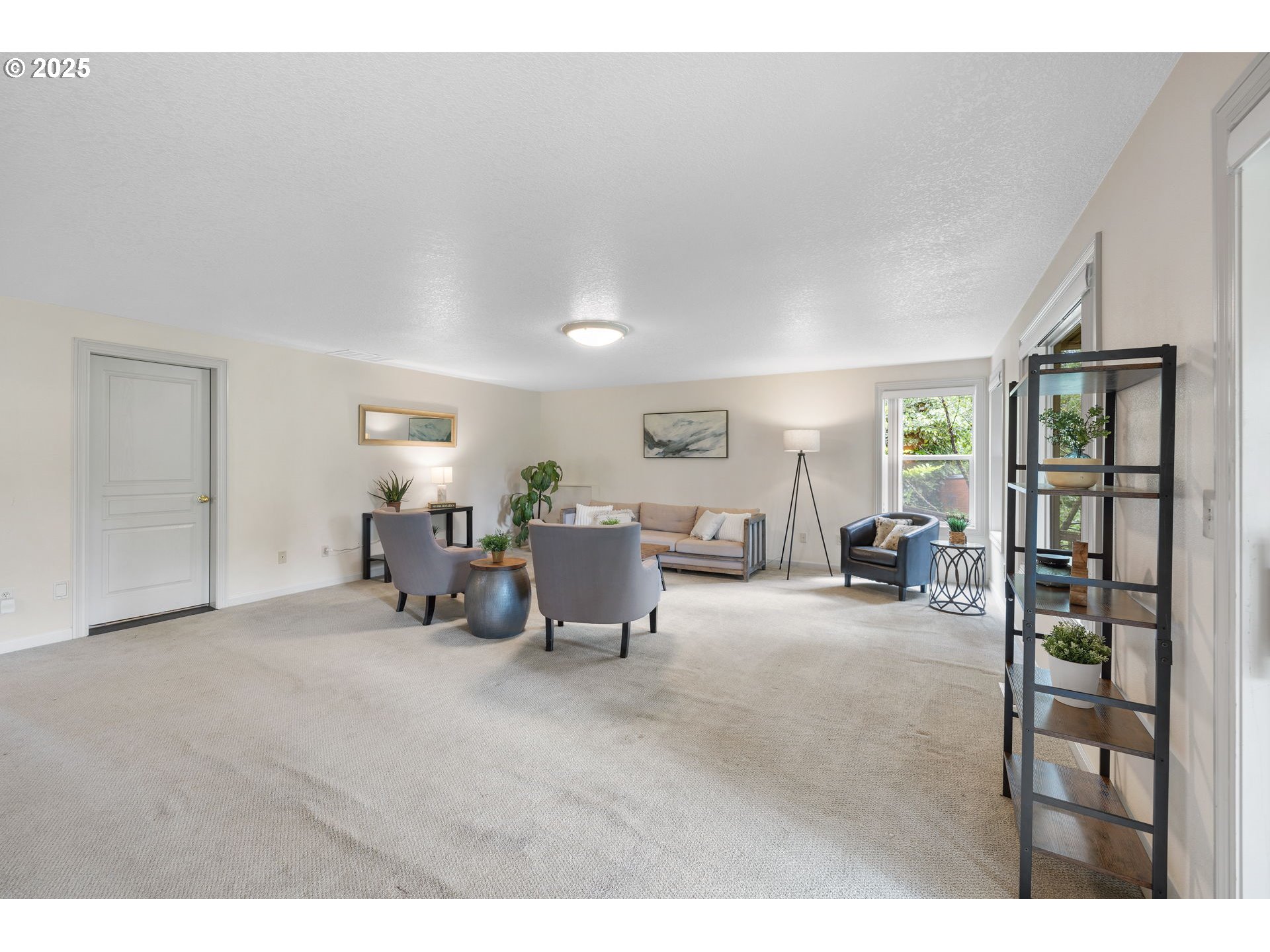 690 North Shepherd Road Washougal, WA 98671 - Photo 28 of 38 a living room with furniture and white walls
