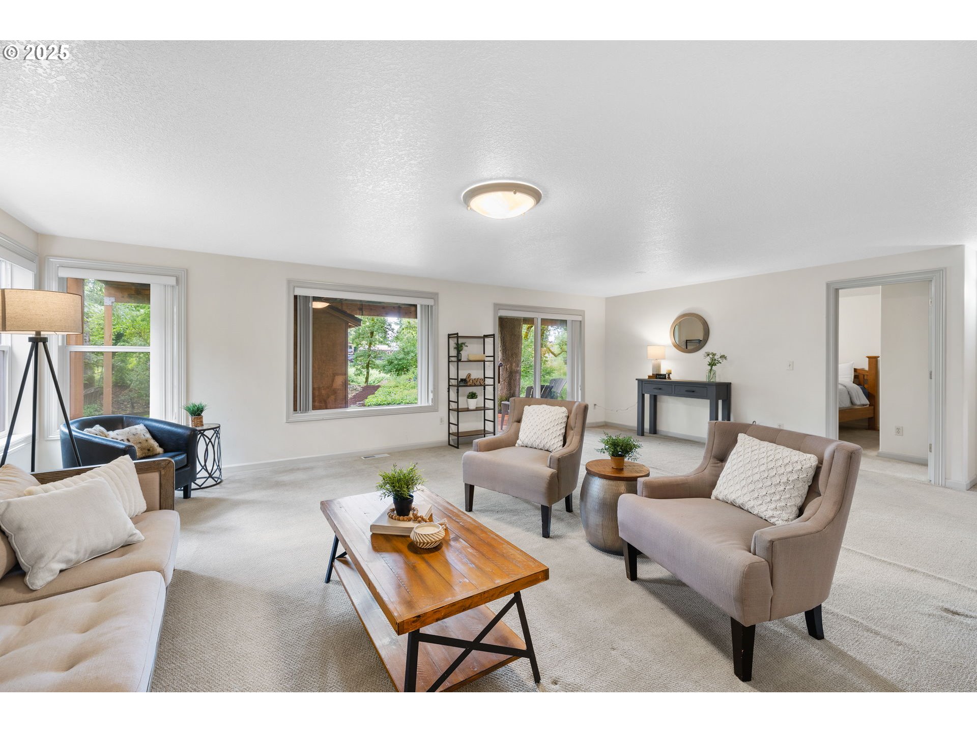 690 North Shepherd Road Washougal, WA 98671 - Photo 29 of 38 a living room with furniture and a window