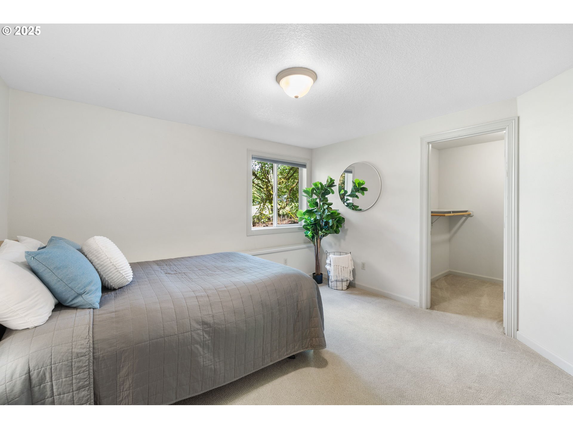 690 North Shepherd Road Washougal, WA 98671 - Photo 34 of 38 a bedroom with a bed and a potted plant