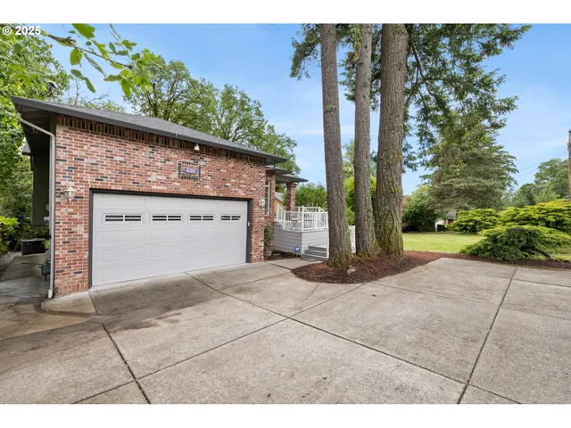 $889,900 | 690 North Shepherd Road, Washougal, WA 98671