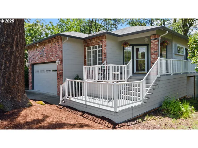 $889,900 | 690 North Shepherd Road, Washougal, WA 98671