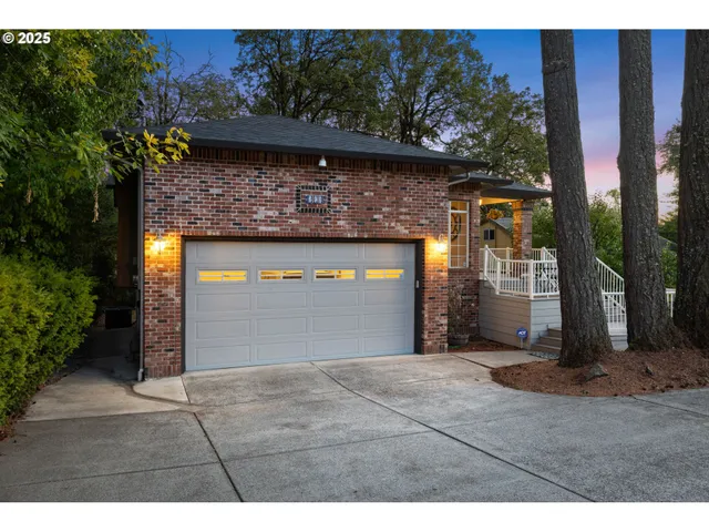 $889,900 | 690 North Shepherd Road, Washougal, WA 98671