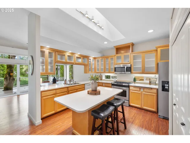 $889,900 | 690 North Shepherd Road, Washougal, WA 98671