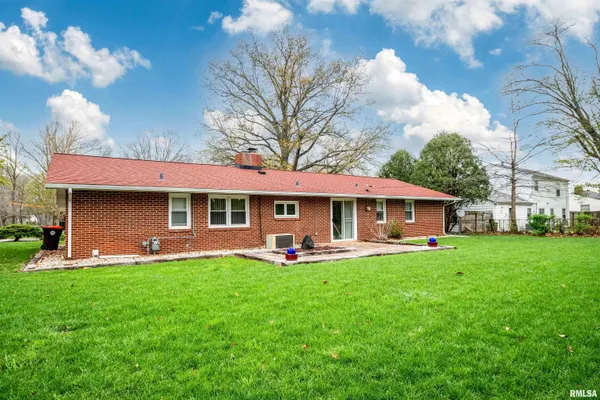 $179,900 | 514 West Timber Ridge Drive, Peoria, IL 61615