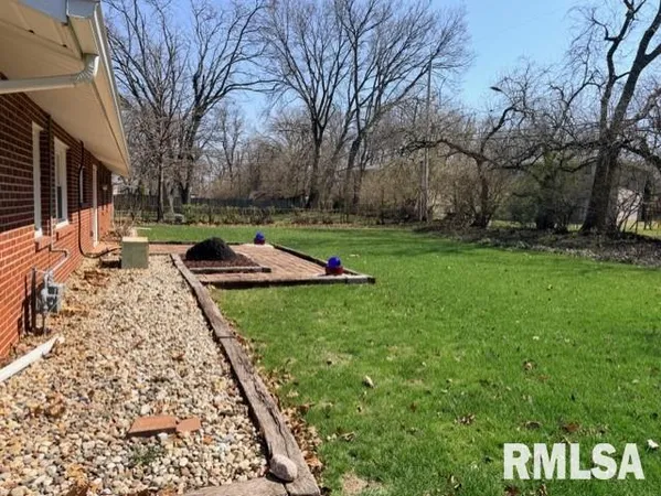 $179,900 | 514 West Timber Ridge Drive, Peoria, IL 61615