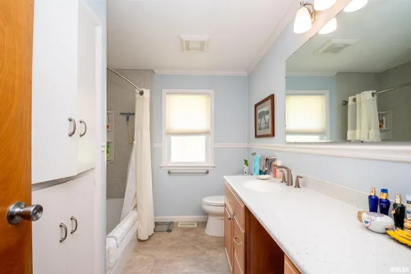 $179,900 | 514 West Timber Ridge Drive, Peoria, IL 61615