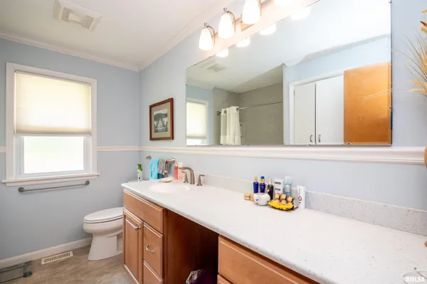 $179,900 | 514 West Timber Ridge Drive, Peoria, IL 61615