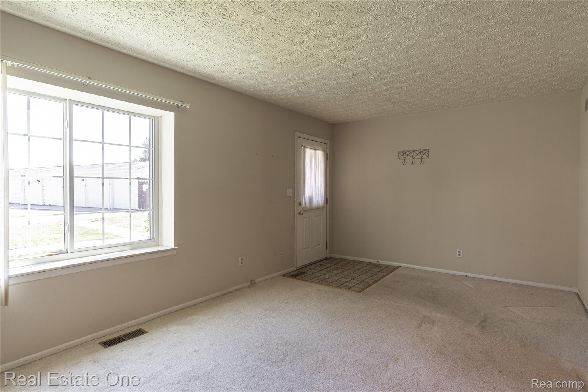 6695 Andersonville Road Clarkston, MI 48346 - Photo 10 of 35 Interiors (1 of 26).jpg