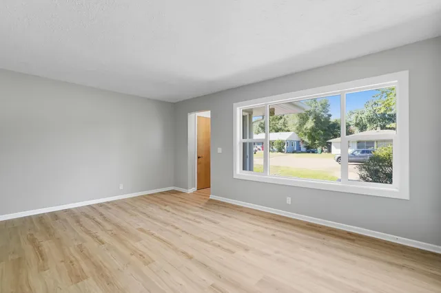 $1,995 | 4826 Idaho Avenue North, Crystal, MN 55428