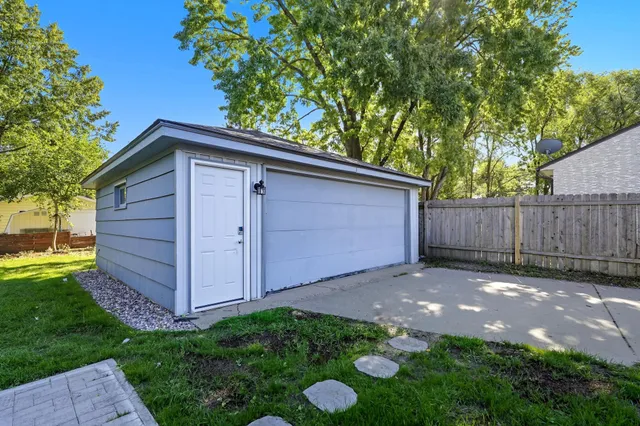 $1,995 | 4826 Idaho Avenue North, Crystal, MN 55428