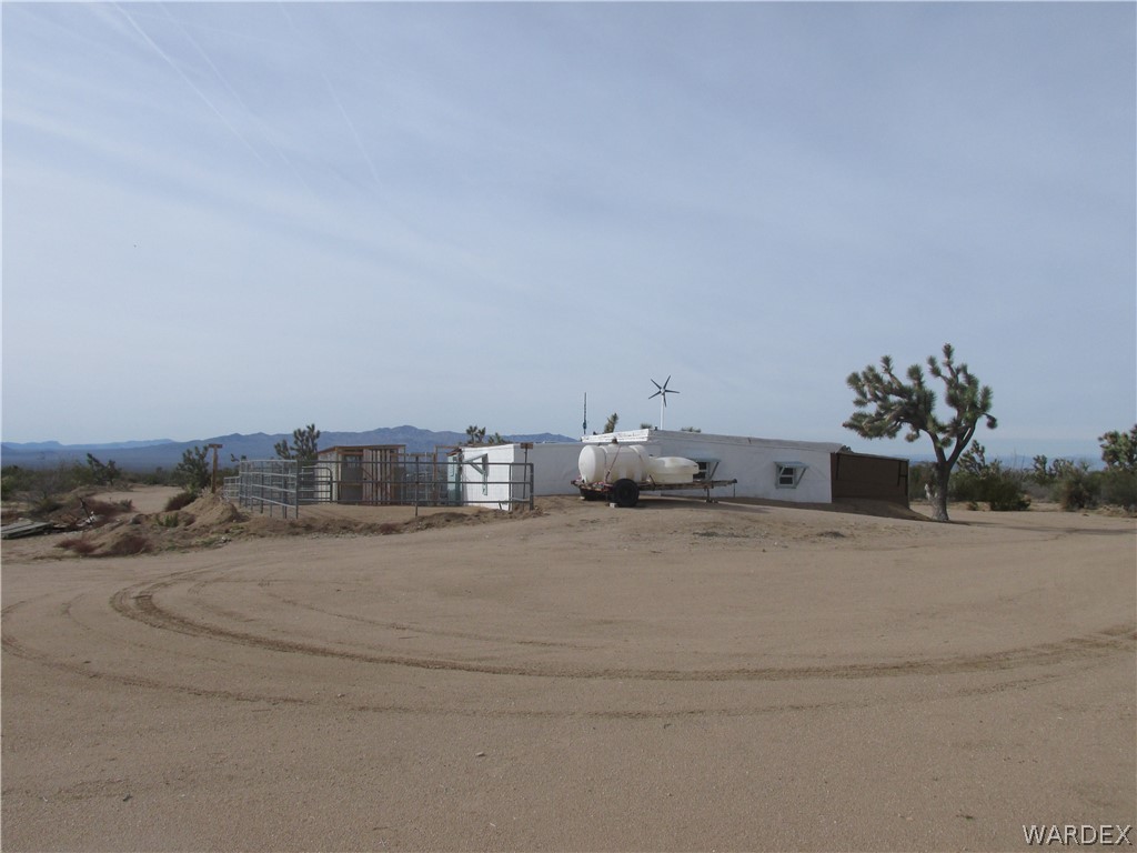 2556 South Diamondback Road Yucca, AZ 86438 - Photo 3 of 46 Gallery Image 3