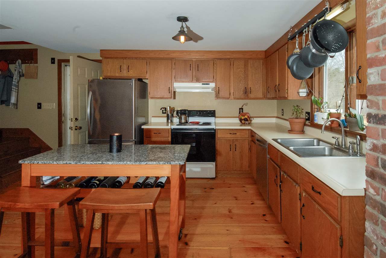 92 Mill Road North Hampton, NH 03862 - Photo 4 of 38