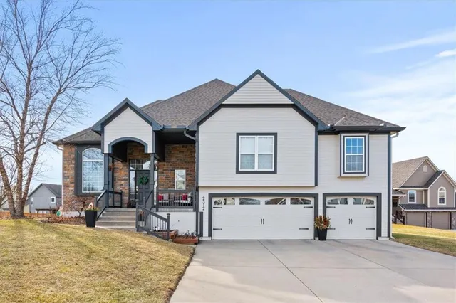 $450,000 | 2312 Southwest Post Oak Court, Lee's Summit, MO 64082