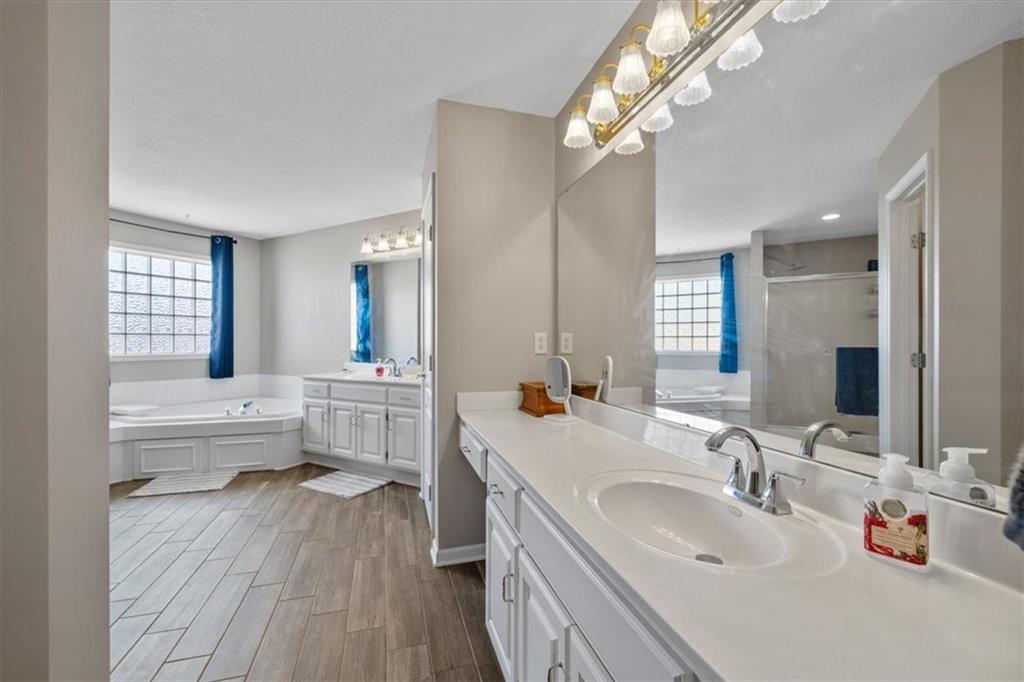 2312 Southwest Post Oak Court Lee's Summit, MO 64082 - Photo 15 of 32