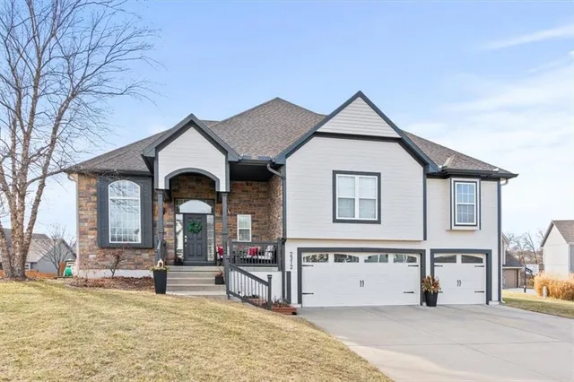 $450,000 | 2312 Southwest Post Oak Court, Lee's Summit, MO 64082