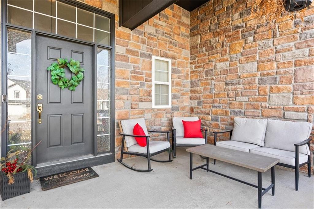 2312 Southwest Post Oak Court Lee's Summit, MO 64082 - Photo 3 of 32