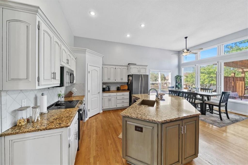 2312 Southwest Post Oak Court Lee's Summit, MO 64082 - Photo 5 of 32